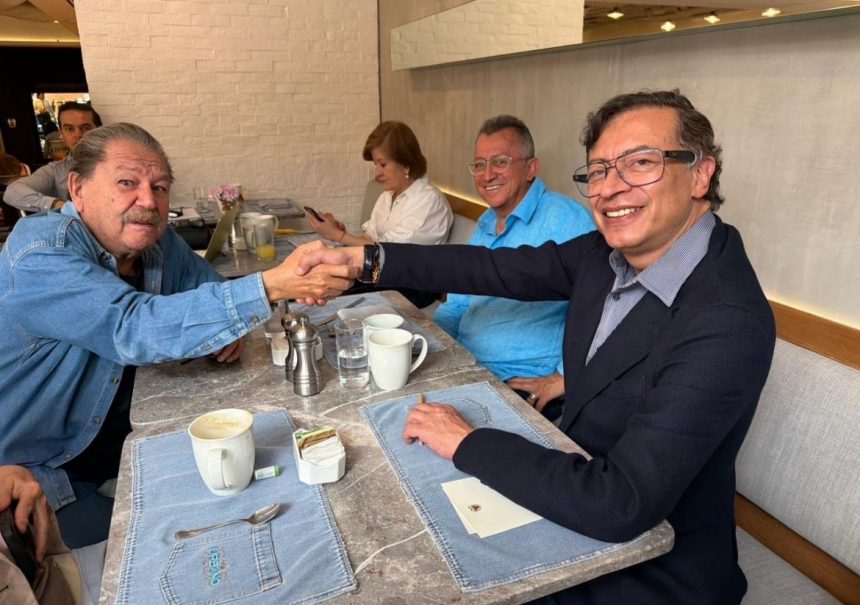 Expresidente Petro ya en México